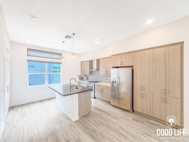 Building Photo - Modern 3BD/2.5BA Townhome in Mission Valley with Kitchen Island, Private Patio & 2-Car Garage