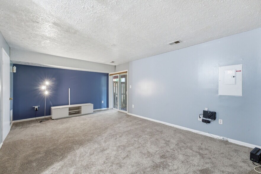 Building Photo - 10703 Campus Way S