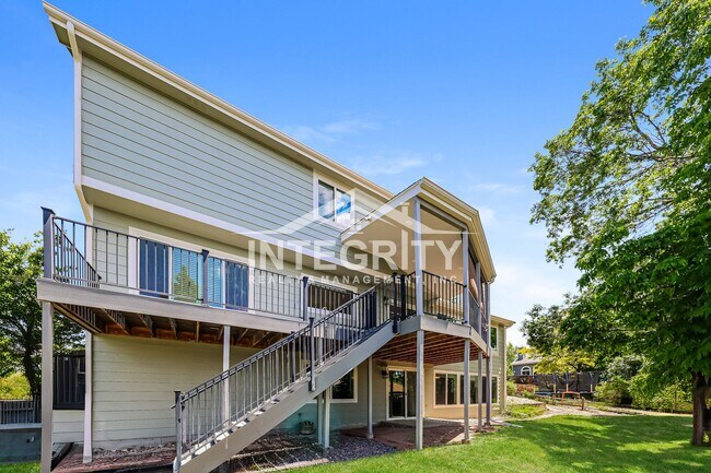 Building Photo - A must-see 5 Bed / 4 Bath home in Parker with stunning mountain views!