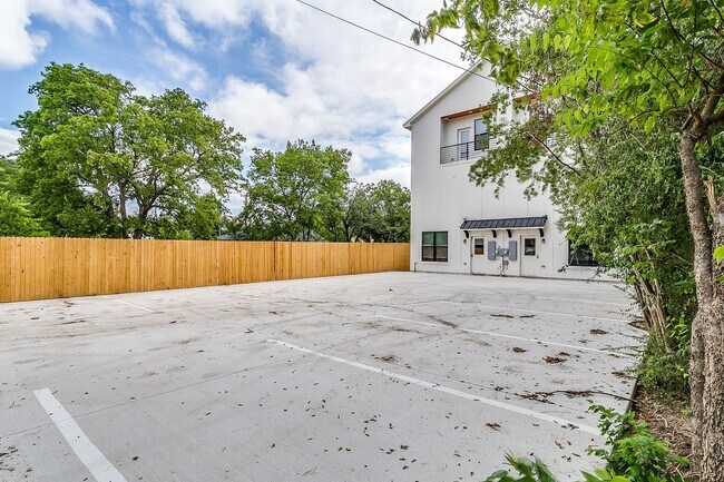 Building Photo - 3210 Forest Park Blvd