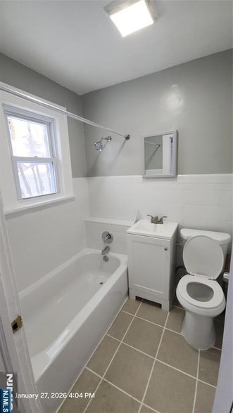 Building Photo - 180 Vassar Ave