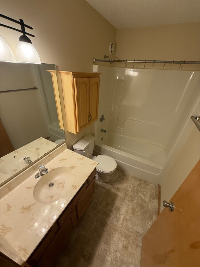 Building Photo - 6020 Bennett Ct S