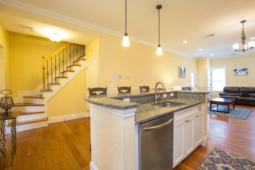 Building Photo - 8 Gates St