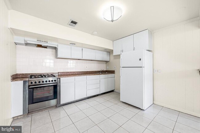 Building Photo - 8519 Locust Grove Dr