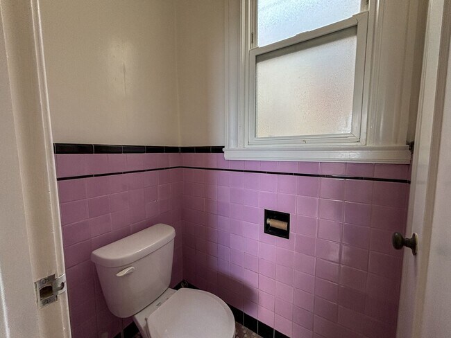 Building Photo - 1427-1429 Taraval St