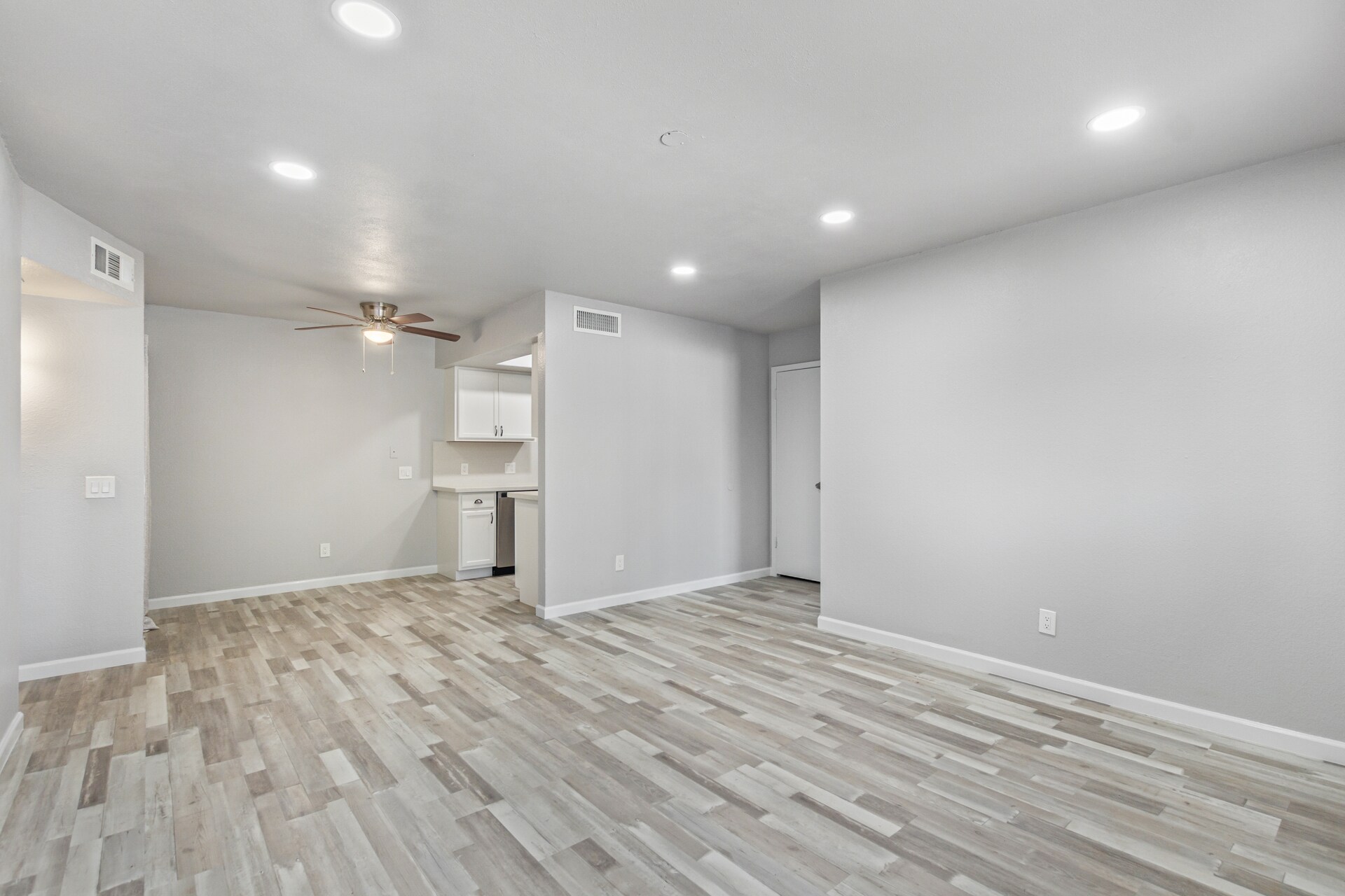 Building Photo - 2937 E Beck Ln