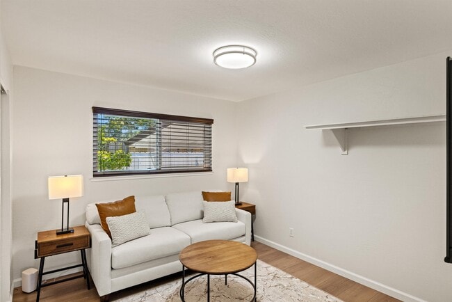 Building Photo - 1571 David Ave