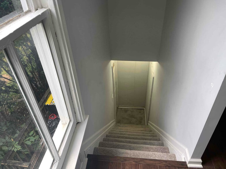 Building Photo - 300 Crawford St