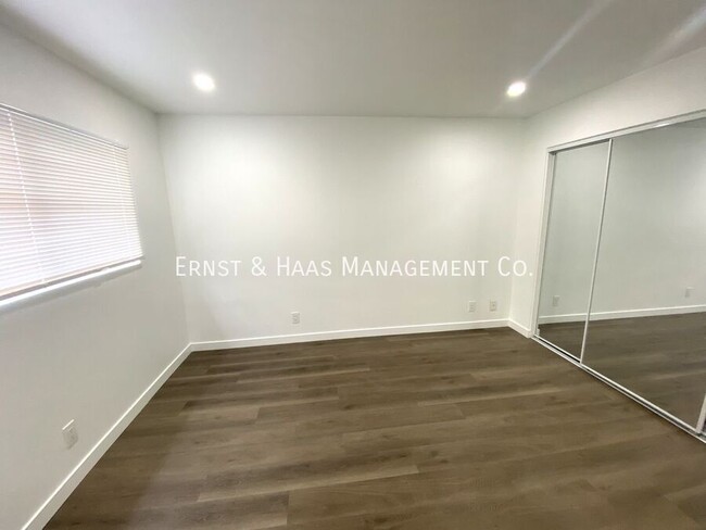 Building Photo - 6673 N Hammond Ave