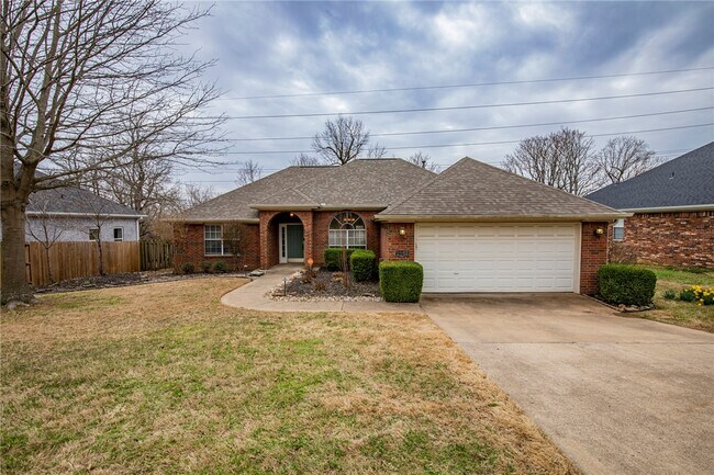 Building Photo - 2803 Foxwood Dr