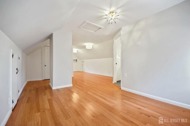 Building Photo - 414 Graham St