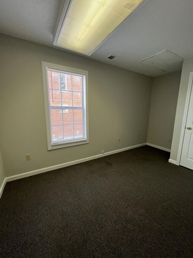 Building Photo - 3 bedroom, 1 bathroom unit in Wilmore- located on Asbury's campus!