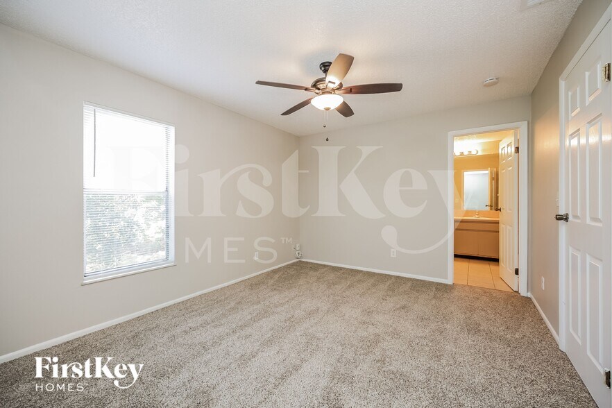 Building Photo - 727 SE 9th Pl