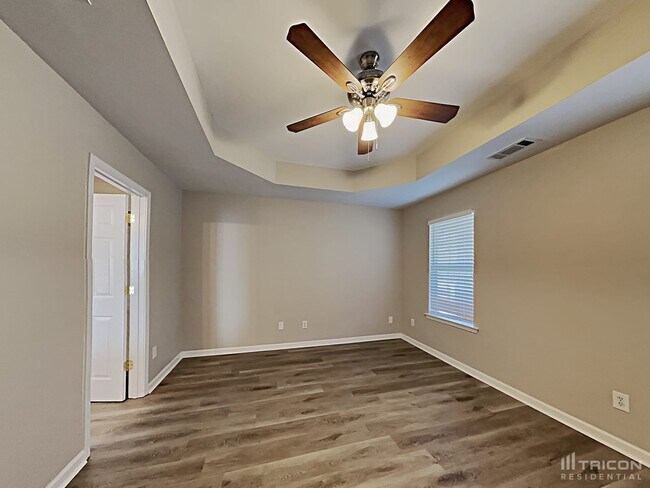 Building Photo - 385 Chadwick Cmns