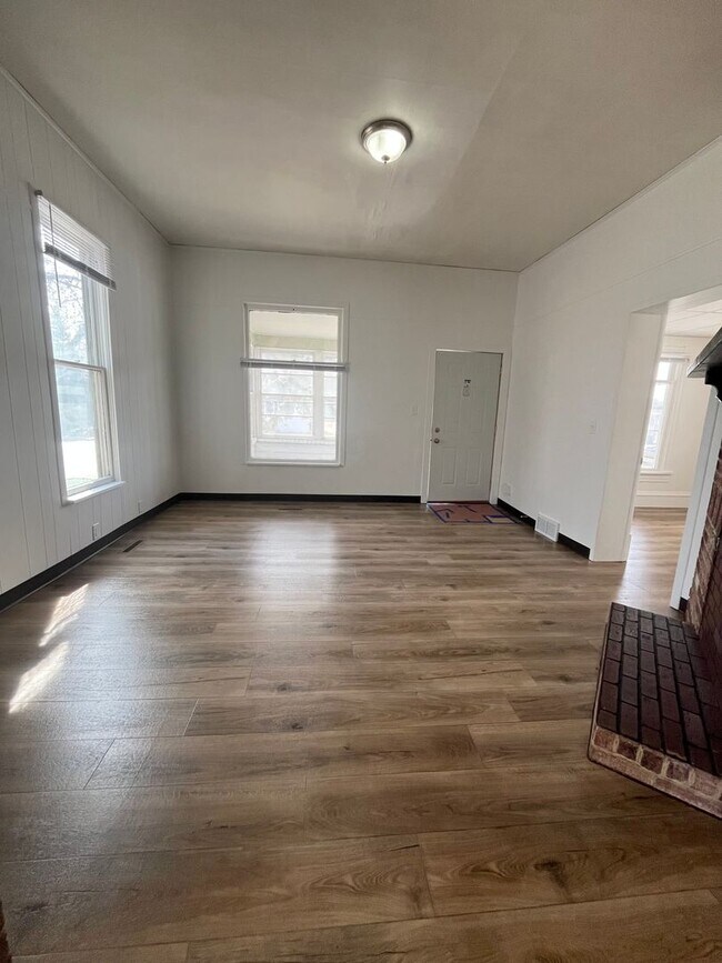 Building Photo - Ranch Style 2 Bed/1 Bath with Fenced in Yard!