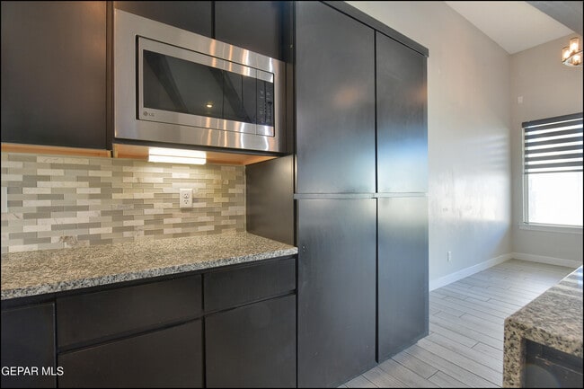 Building Photo - 12333 Desert Wolf Ave