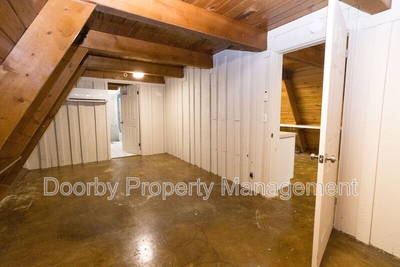 Building Photo - 3109 Ellis Ave