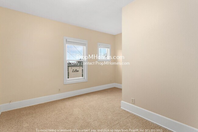 Building Photo - Charming Two-Bedroom Unit: Your Perfect Ho...