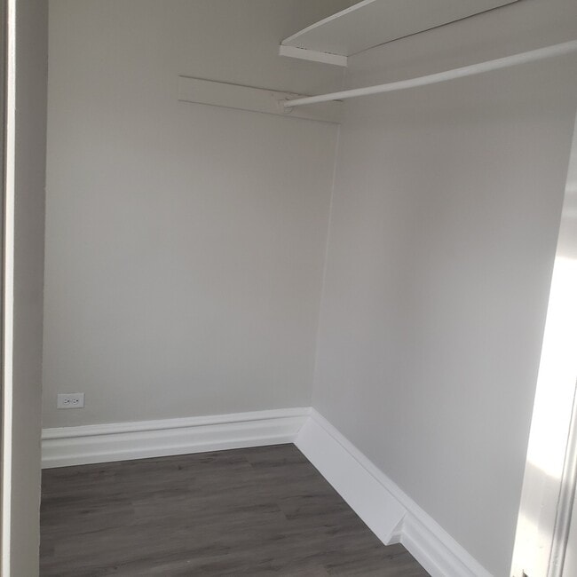 Building Photo - 36 W 103rd Pl