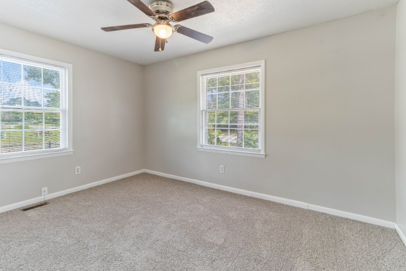 Building Photo - 6118 Lexington Dr