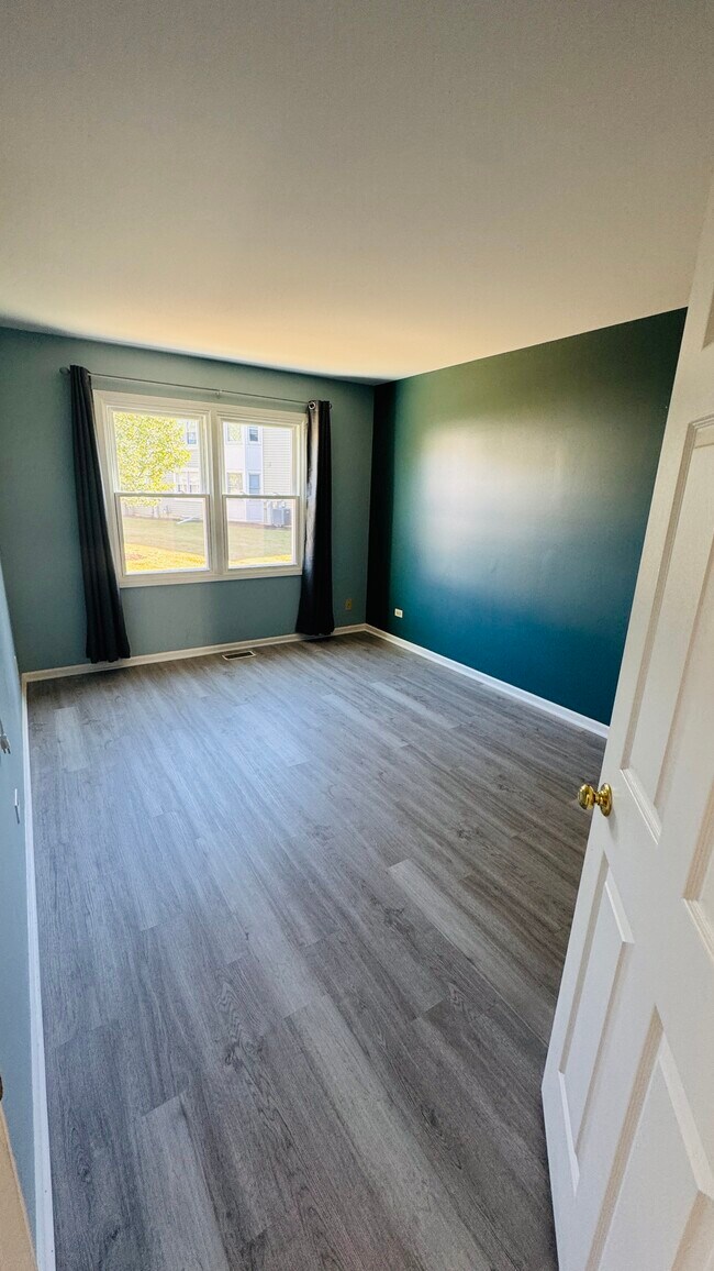 Building Photo - 775 Hoover Dr