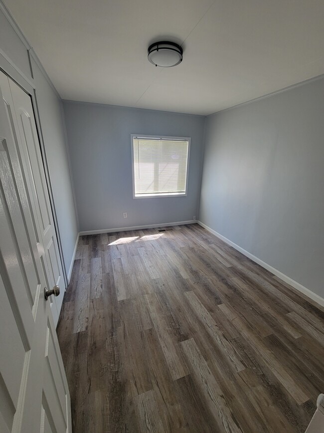 Building Photo - 202 S Hammes Ave