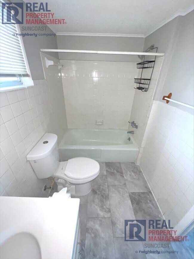 Building Photo - 4109 Lake Bayshore Dr