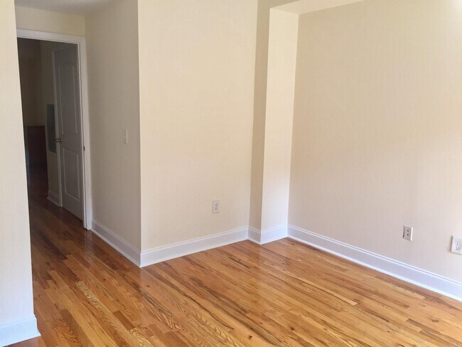 Building Photo - 347 7th St