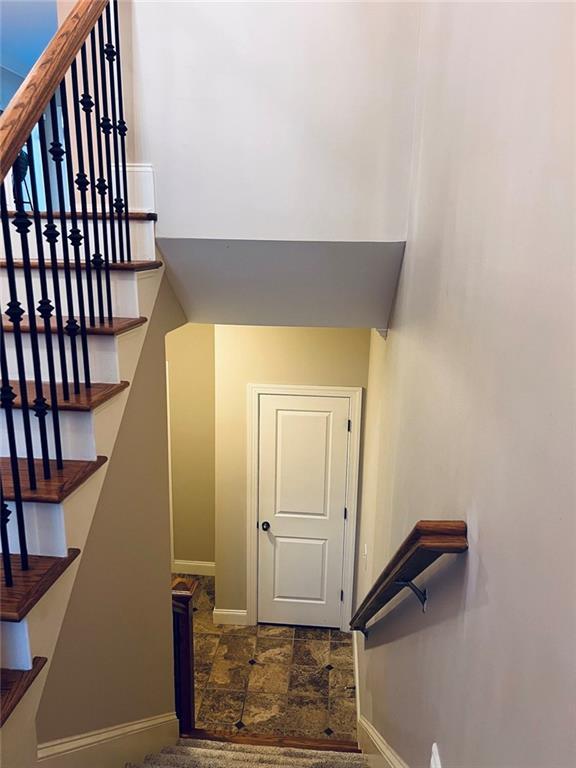 Building Photo - 144 W Ridge Way