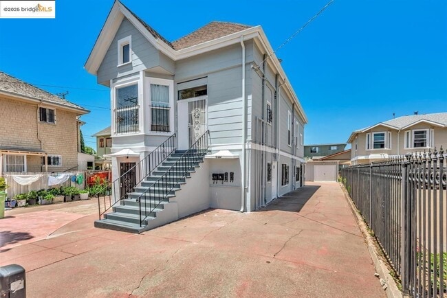 Building Photo - 1715 9th Ave