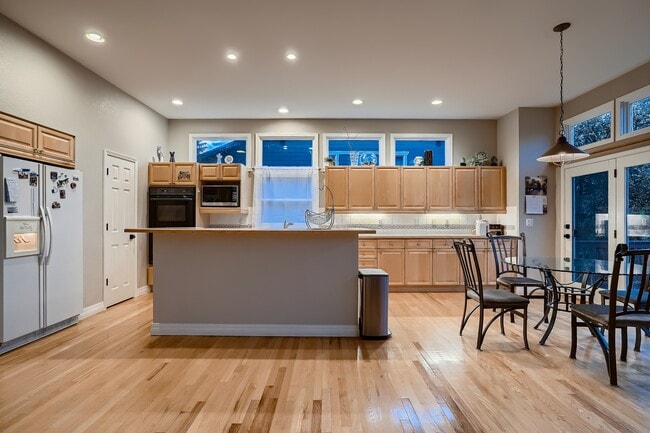 Building Photo - 7046 Forest Ridge Cir