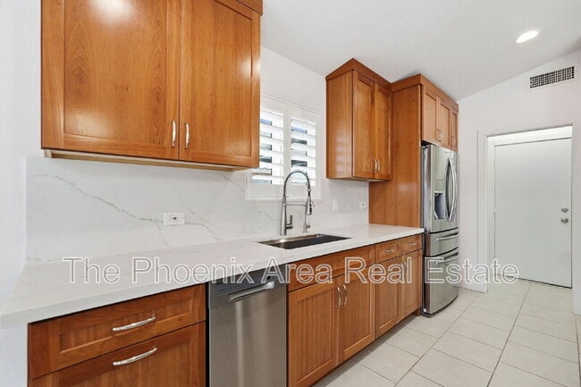 Building Photo - 507 W Nopal Ave