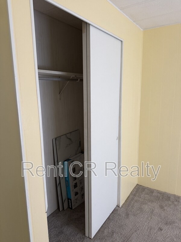 Building Photo - 245 Lake Tarpon Dr
