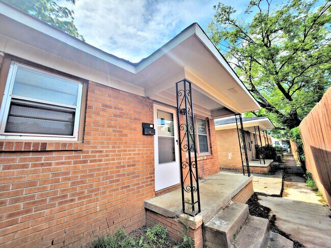 Building Photo - 402 Walker Ave NE