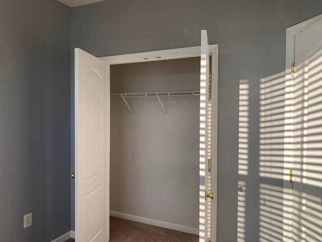 Guest Closet - 4204 MIlledge Blvd