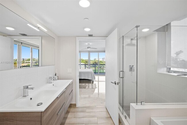 Building Photo - 9261 E Bay Harbor Dr