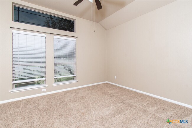 Building Photo - 245 Chering Dr