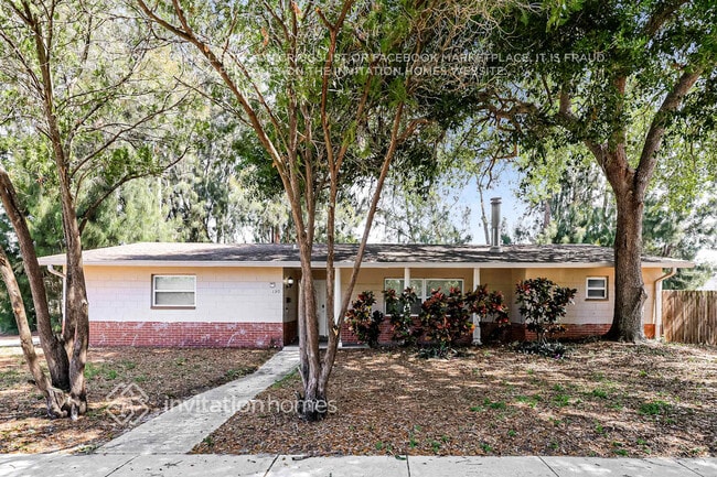 Building Photo - 130 NE Madison Cir N