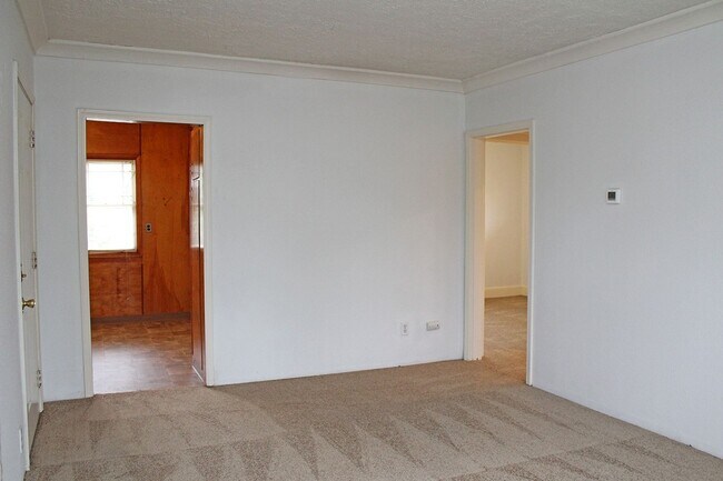 Building Photo - Cute Roseway Bungalow