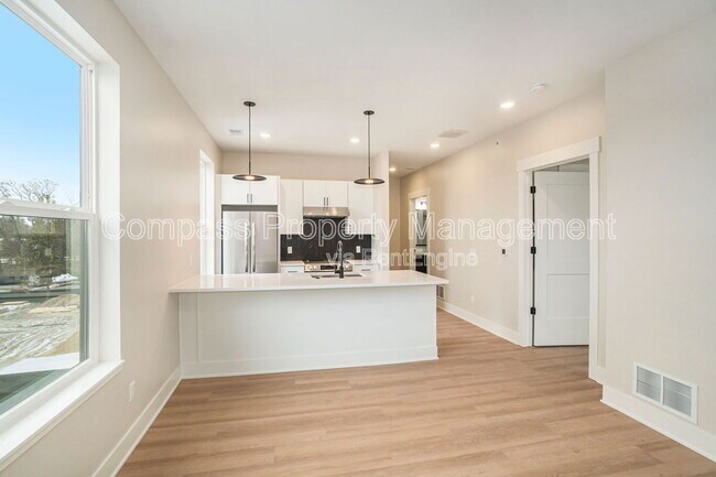 Primary Photo - 5477 32nd Ave