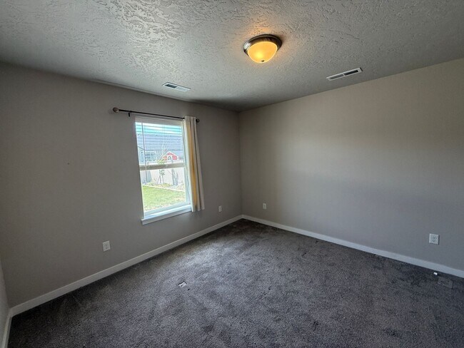Building Photo - Fully Furnished All Utilities Included.