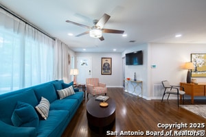 Building Photo - 606 Antler Dr
