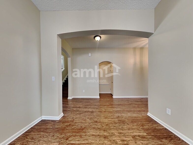 Building Photo - 2859 Pebblewood Ln