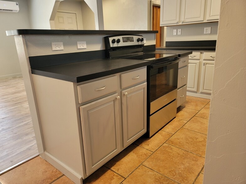 Building Photo - 5321 NE 29th St