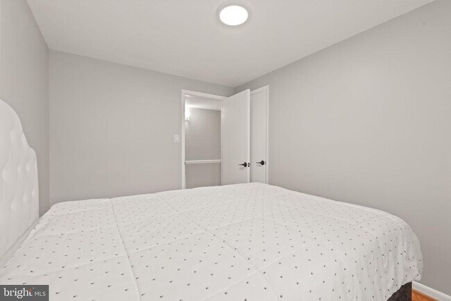 Building Photo - 5590 Neddleton Ave