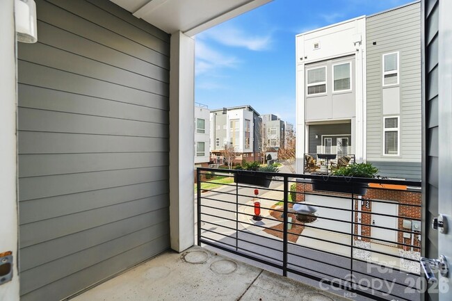 Building Photo - 523 Sedgefield Park Dr