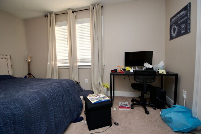 Building Photo - Spacious 3-Bedroom Condo Near Auburn University!