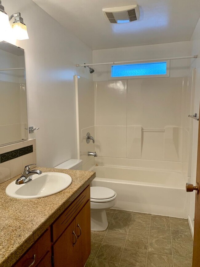 Building Photo - Cozy and Private Two Bedroom in Queen Anne-parking included!