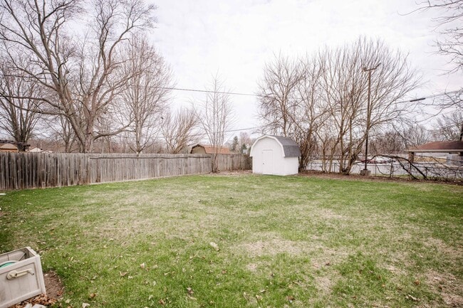 Building Photo - Beautiful Three Bedroom Home For Rent In Washington Local!