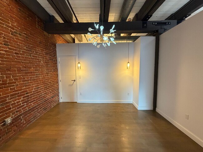 Building Photo - 21 Wormwood St